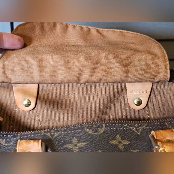 Authentic LOUIS VUITTON Monogram Speedy 35 Handbag - Picture 10 of 12